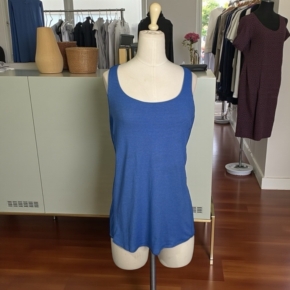 Lululemon‎ Wild Tank
Heathered Harbor Blue / Cyber Stripe White Silver Fox Sz 8
